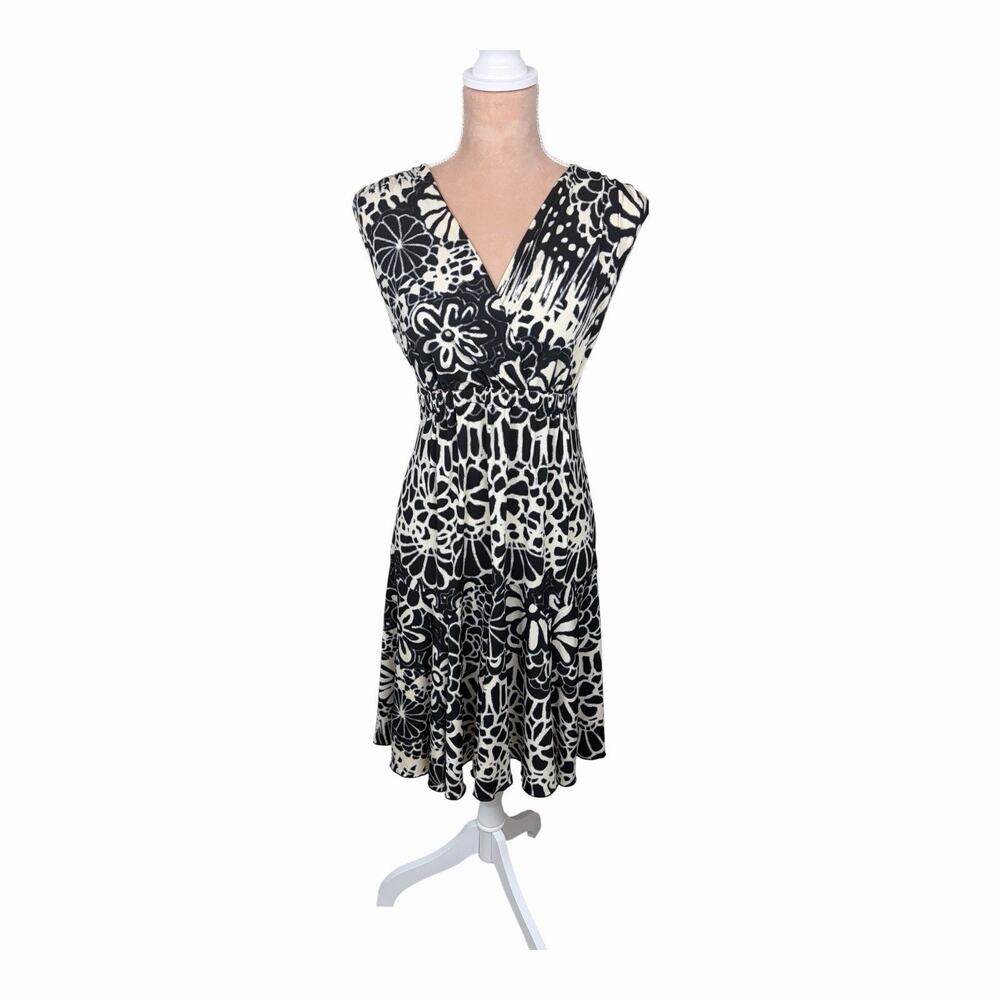 Cato Black White Abstract Floral Surplice Knee Length Dress Medium